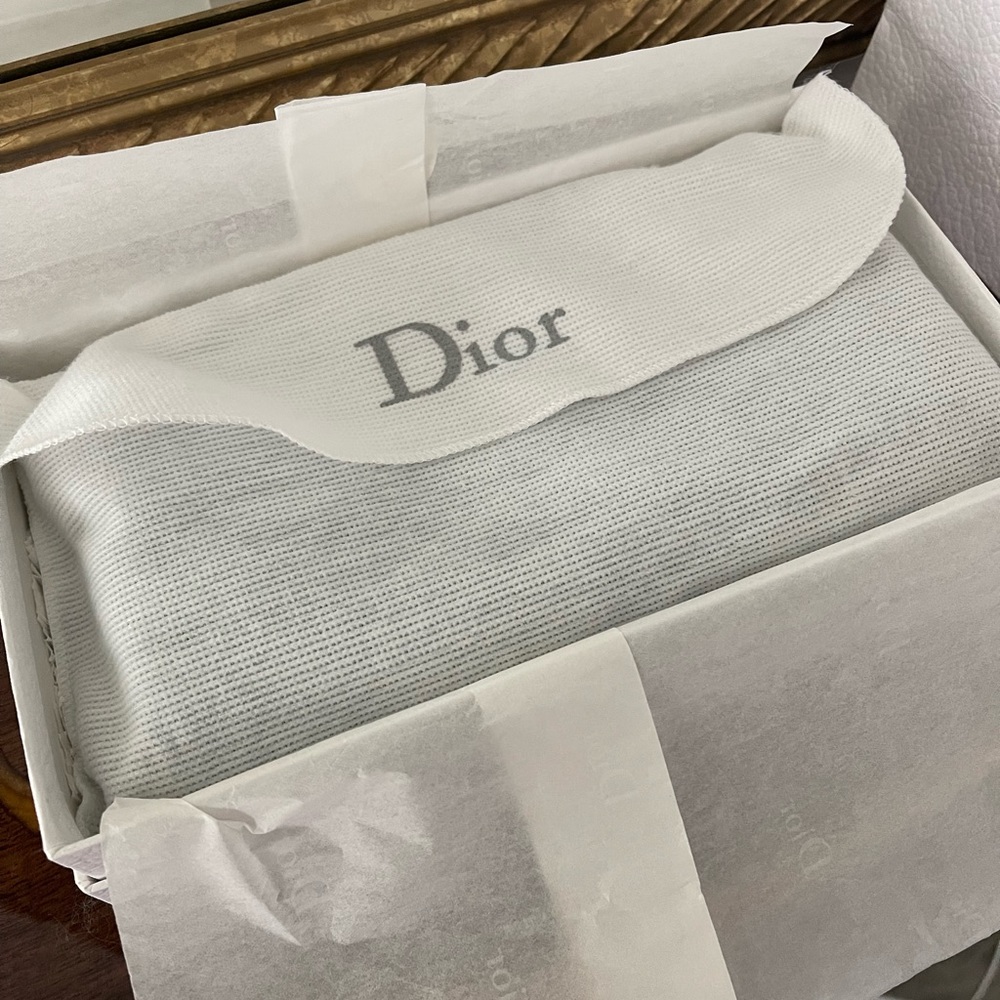 Christian Dior zippy wallet 💯 authentic - Picture 9 of 11